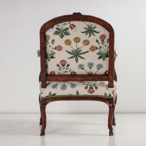 A PAIR OF LOUIS XV ARMCHAIRS - ADDITIONAL PHOTO 9