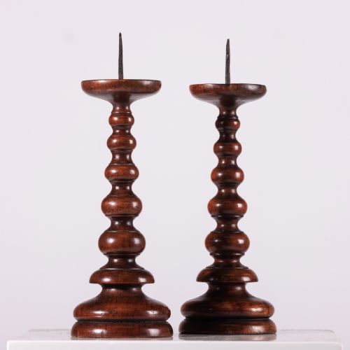 A PAIR OF 18TH CENTURY ITALIAN CANDLESTICKS - ADDITIONAL PHOTO 1