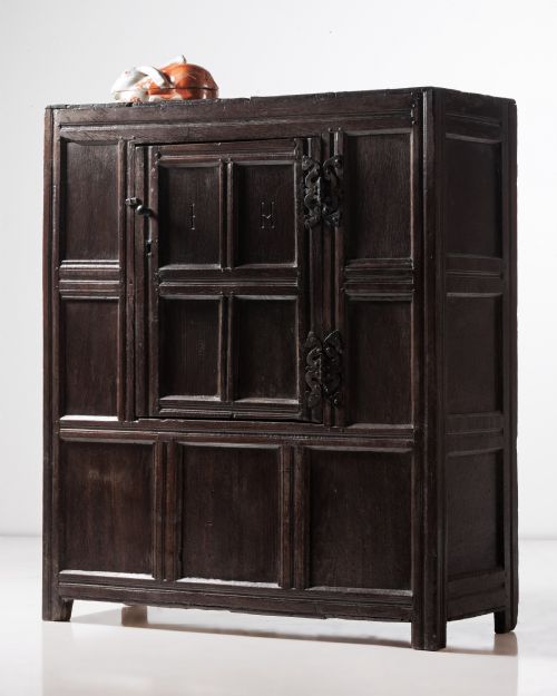 A 17TH CENTURY OAK CUPBOARD - ADDITIONAL PHOTO 4