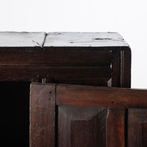 A 17TH CENTURY OAK CUPBOARD - ADDITIONAL PHOTO 9