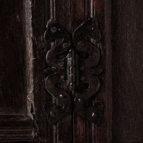 A 17TH CENTURY OAK CUPBOARD - ADDITIONAL PHOTO 11