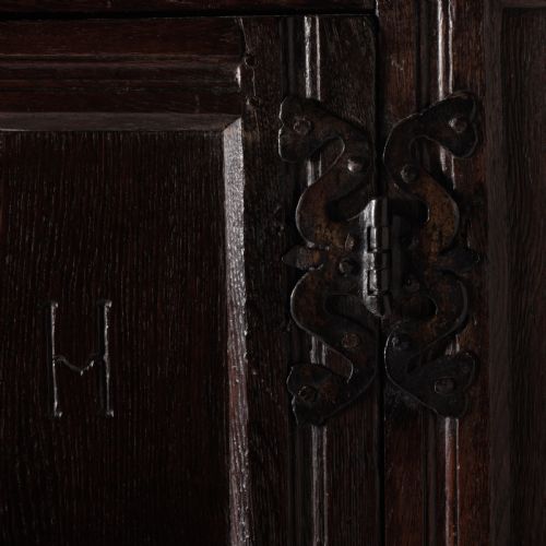 A 17TH CENTURY OAK CUPBOARD - ADDITIONAL PHOTO 12