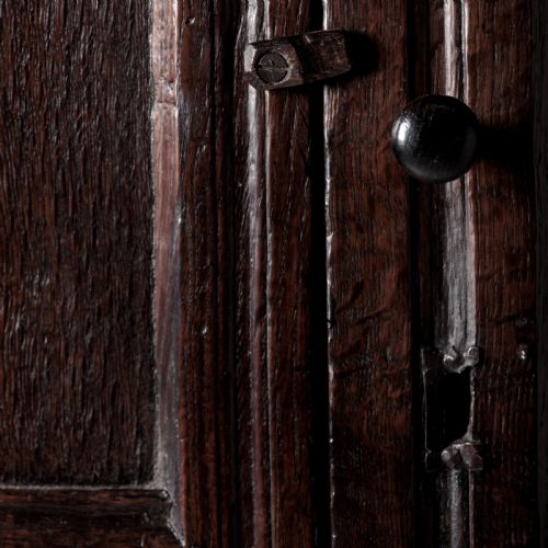 A 17TH CENTURY OAK CUPBOARD - ADDITIONAL PHOTO 15