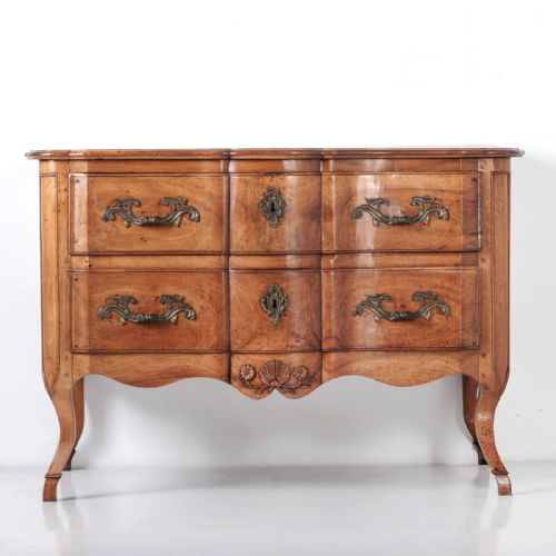 A 19TH CENTURY FRENCH WALNUT COMMODE