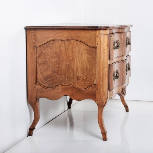 A 19TH CENTURY FRENCH WALNUT COMMODE - ADDITIONAL PHOTO 4