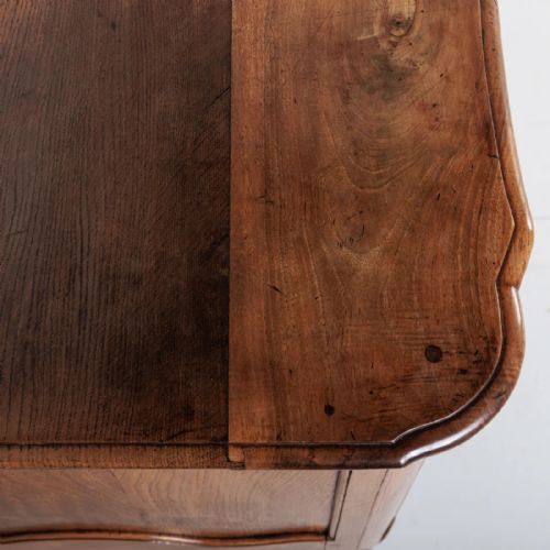 A 19TH CENTURY FRENCH WALNUT COMMODE - ADDITIONAL PHOTO 5