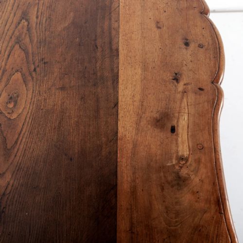 A 19TH CENTURY FRENCH WALNUT COMMODE - ADDITIONAL PHOTO 7