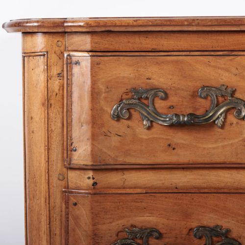 A 19TH CENTURY FRENCH WALNUT COMMODE - ADDITIONAL PHOTO 10