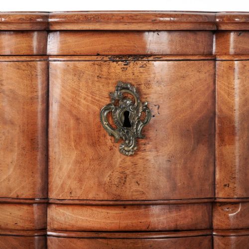 A 19TH CENTURY FRENCH WALNUT COMMODE - ADDITIONAL PHOTO 12