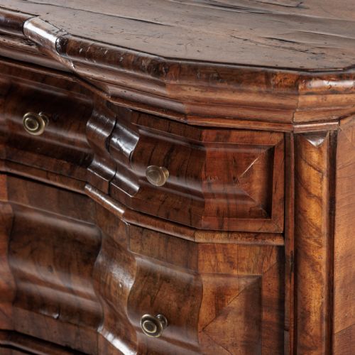 AN 18TH CENTURY BAVARIAN CHEST - ADDITIONAL PHOTO 4