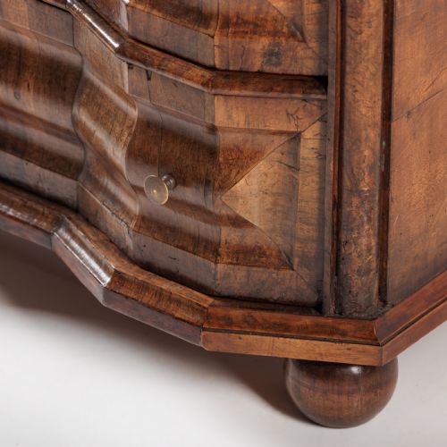AN 18TH CENTURY BAVARIAN CHEST - ADDITIONAL PHOTO 6