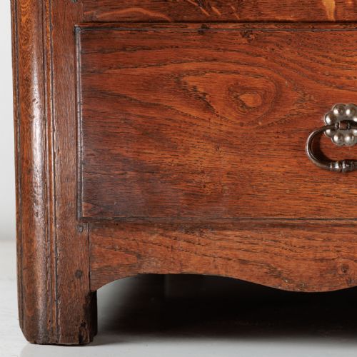 A 19TH CENTURY PROVINCIAL CHEST OF DRAWERS - ADDITIONAL PHOTO 7