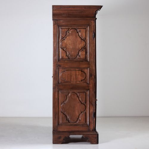 A 17TH CENTURY GENOESE WALNUT CABINET - ADDITIONAL PHOTO 3