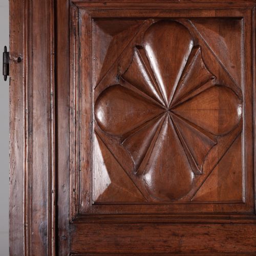 A 17TH CENTURY GENOESE WALNUT CABINET - ADDITIONAL PHOTO 6