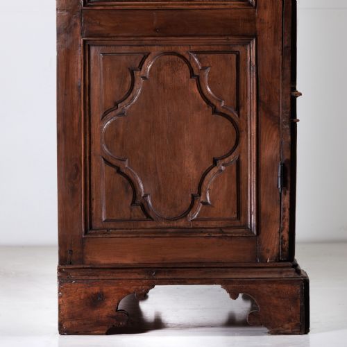 A 17TH CENTURY GENOESE WALNUT CABINET - ADDITIONAL PHOTO 10