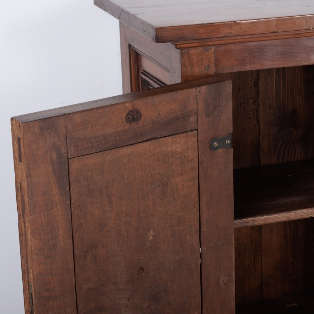 A 19th-century Tuscan walnut cupboard featuring two double-moulded panel doors with turned knobs and a shaped plinth base. View VIII