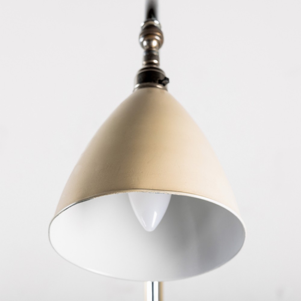 A 1930s Bestlite desk lamp featuring a cream enamelled shade and base, a curved chrome gooseneck arm, and an adjustable brass stem. View III