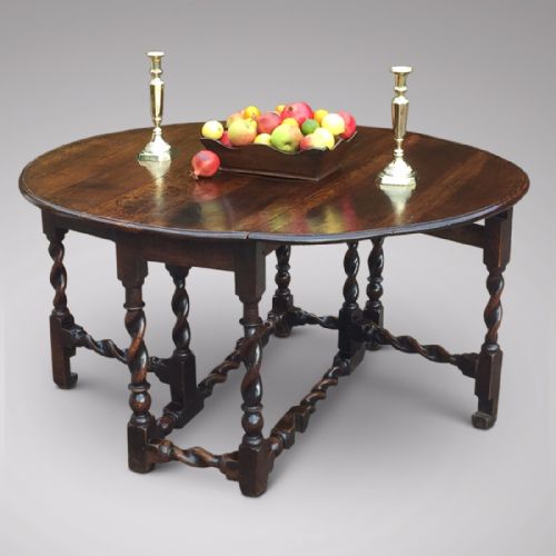 Early 18th Century Oak Gateleg Dining Table