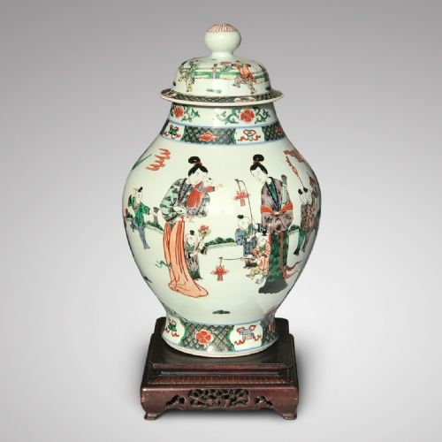 Superb Chinese Baluster Vase with Bud Finial Cover