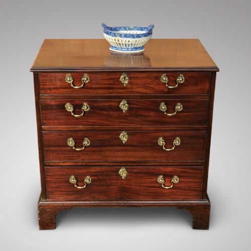Georgian Mahogany Chest of Drawers