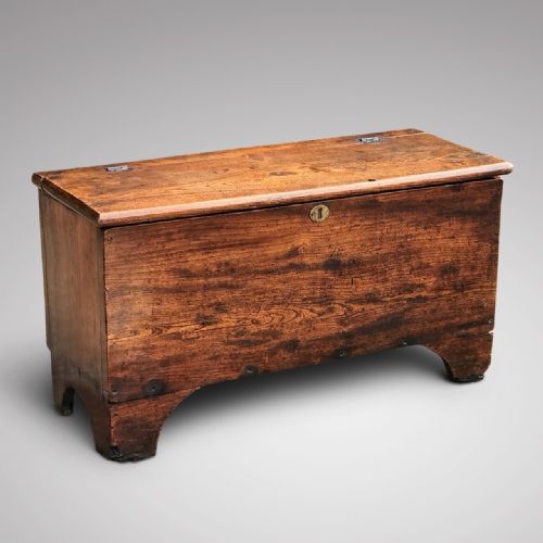 Small Georgian Elm Coffer