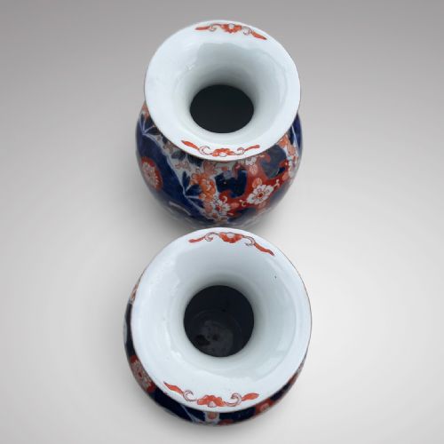 PAIR OF IMARI VASES - ADDITIONAL PHOTO 2