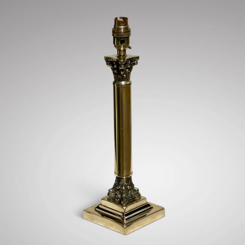 EDWARDIAN TWIN CORINTHIAN CAPITAL BRASS TABLE LAMP - ADDITIONAL PHOTO 1