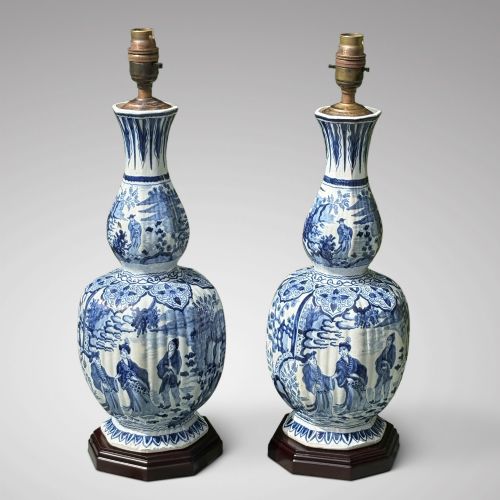 A PAIR OF 19TH CENTURY DELFT BLUE AND WHITE TABLE LAMPS - ADDITIONAL PHOTO 1