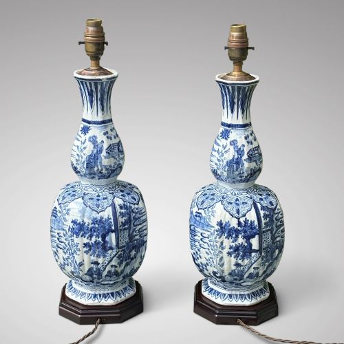 A PAIR OF 19TH CENTURY DELFT BLUE AND WHITE TABLE LAMPS - ADDITIONAL PHOTO 2