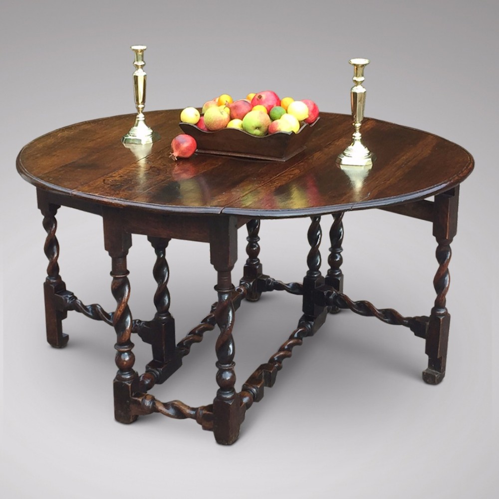 Early 18th Century Oak Gateleg Dining Table