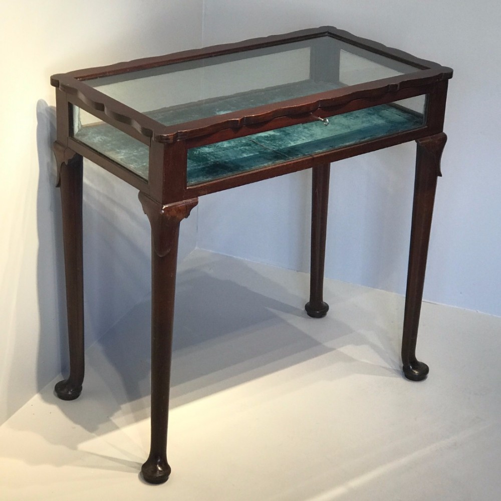 Victorian Mahogany Bijouterie table