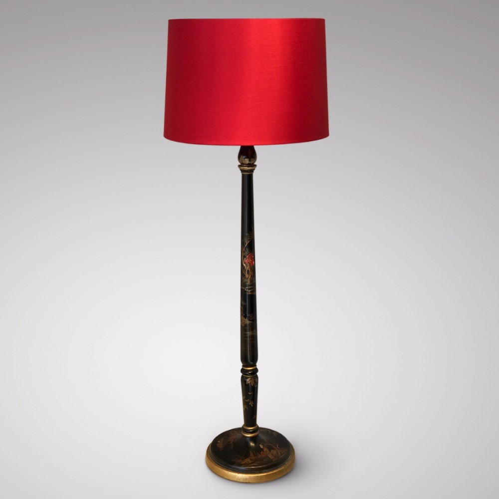 Antique Oriental lacquered Table Lamp