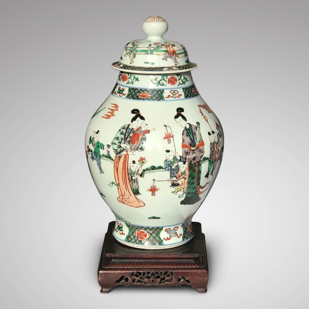 Superb Chinese Baluster Vase with Bud Finial Cover