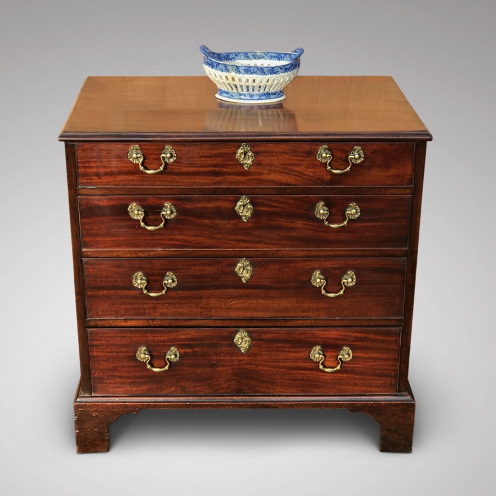 Georgian Mahogany Chest of Drawers