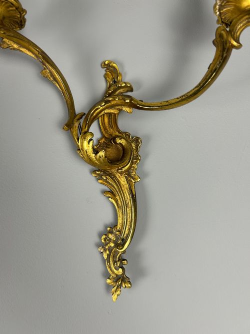 PAIR OF FRENCH GILDED BRONZE ANTIQUE WALL LIGHTS REWIRED - ADDITIONAL PHOTO 7