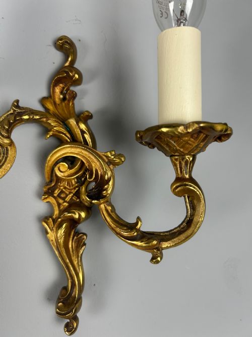 FRENCH PAIR OF GILDED BRONZE ANTIQUE WALL LIGHTS - ADDITIONAL PHOTO 1