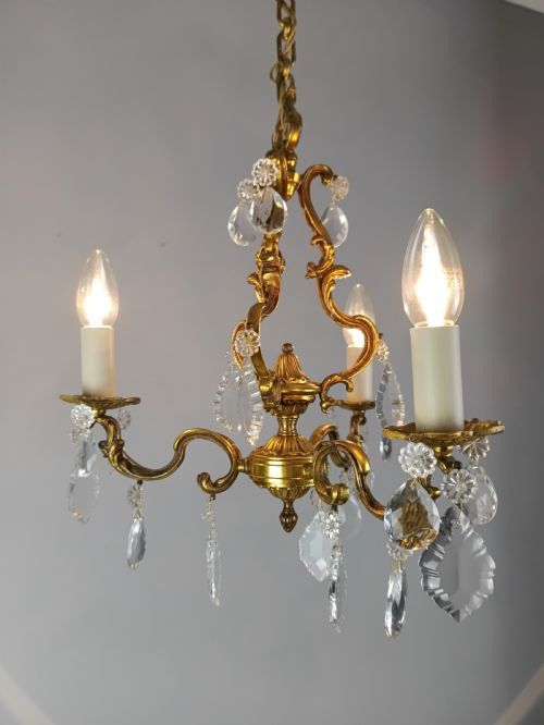FRENCH GILT BRASS CRYSTAL TRIPLE LIGHT ANTIQUE CHANDELIER - ADDITIONAL PHOTO 5