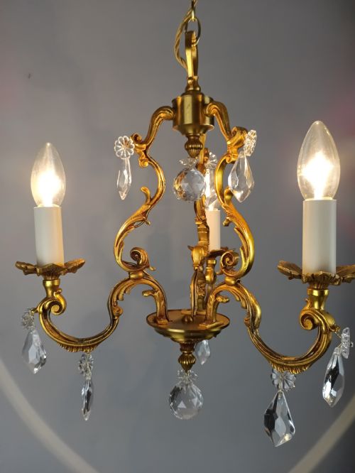 FRENCH GILT BRASS CRYSTAL TRIPLE LIGHT ANTIQUE CHANDELIER - ADDITIONAL PHOTO 4