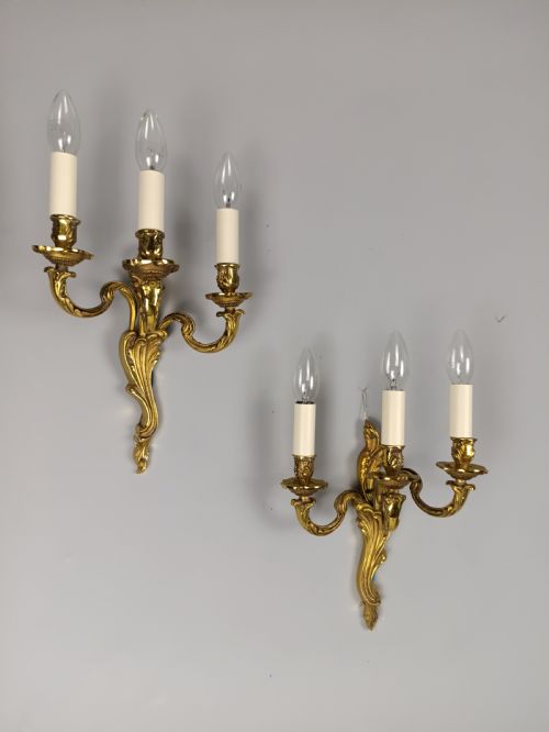PAIR OF ANTIQUE FRENCH GILDED BRASS ROCOCO TRIPLE ARM WALL SCONCES LIGHTS REWIRED - ADDITIONAL PHOTO 3