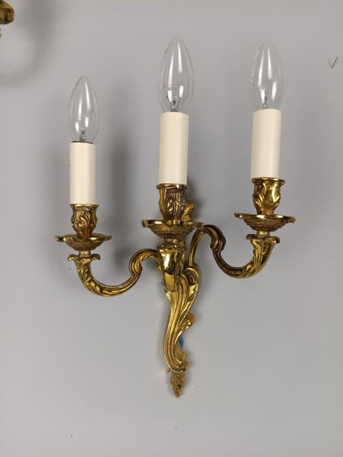 PAIR OF ANTIQUE FRENCH GILDED BRASS ROCOCO TRIPLE ARM WALL SCONCES LIGHTS REWIRED - ADDITIONAL PHOTO 5