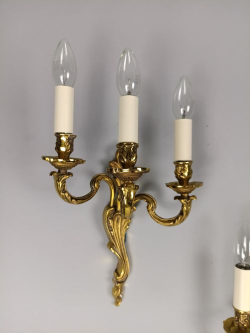PAIR OF ANTIQUE FRENCH GILDED BRASS ROCOCO TRIPLE ARM WALL SCONCES LIGHTS REWIRED - ADDITIONAL PHOTO 4