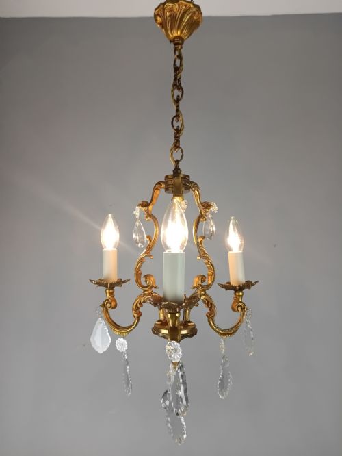 FRENCH GILDED BRONZE CRYSTAL TRIPLE LIGHT ANTIQUE CHANDELIER - ADDITIONAL PHOTO 6