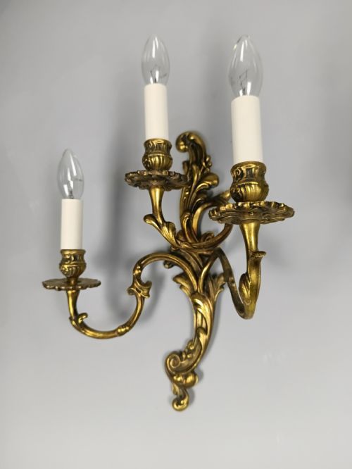 PAIR OF ANTIQUE FRENCH GILDED BRASS TRIPLE ARM WALL LIGHTS ORNATE ROCOCO SCONCES REWIRED READY TO INSTALL - ADDITIONAL PHOTO 2