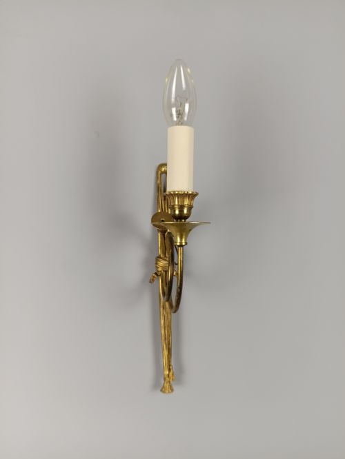 SINGLE FRENCH ANTIQUE SINGLE ARM LOUIS XVI GILDED BRASS WALL LIGHT - ADDITIONAL PHOTO 3