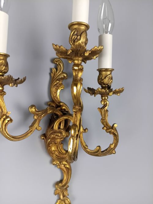 PAIR OF LARGE FRENCH ANTIQUE TRIPLE ARM GILDED BRONZE GILDED BRONZE WALL LIGHTS - ADDITIONAL PHOTO 4