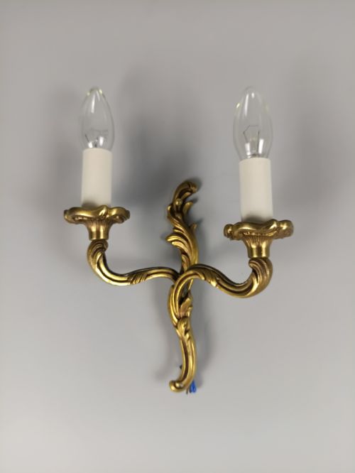 SINGLE FRENCH ANTIQUE TWIN ARM GILT BRASS WALL LIGHT - ADDITIONAL PHOTO 5