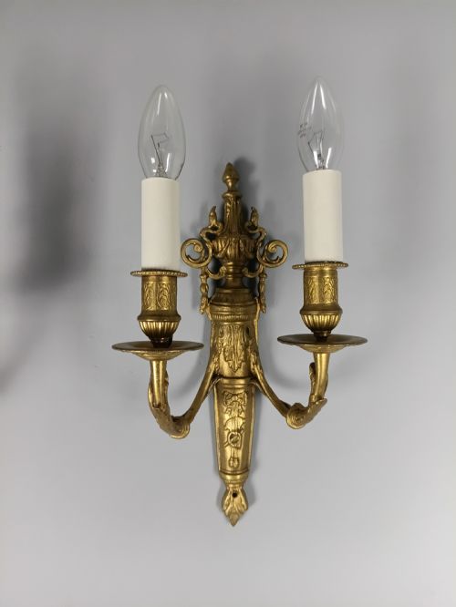 PAIR OF FRENCH 19TH CENTURY ANTIQUE TWIN ARM GILDED BRASS GILDED BRASS WALL LIGHTS - ADDITIONAL PHOTO 1