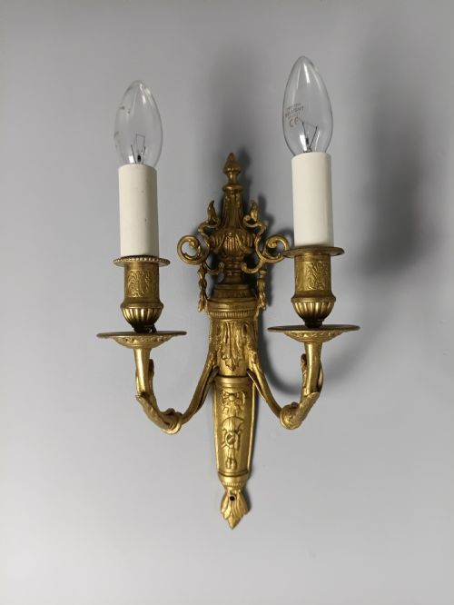 PAIR OF FRENCH 19TH CENTURY ANTIQUE TWIN ARM GILDED BRASS GILDED BRASS WALL LIGHTS - ADDITIONAL PHOTO 2