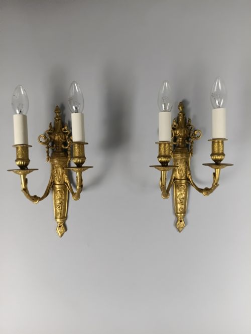 PAIR OF FRENCH 19TH CENTURY ANTIQUE TWIN ARM GILDED BRASS GILDED BRASS WALL LIGHTS - ADDITIONAL PHOTO 4