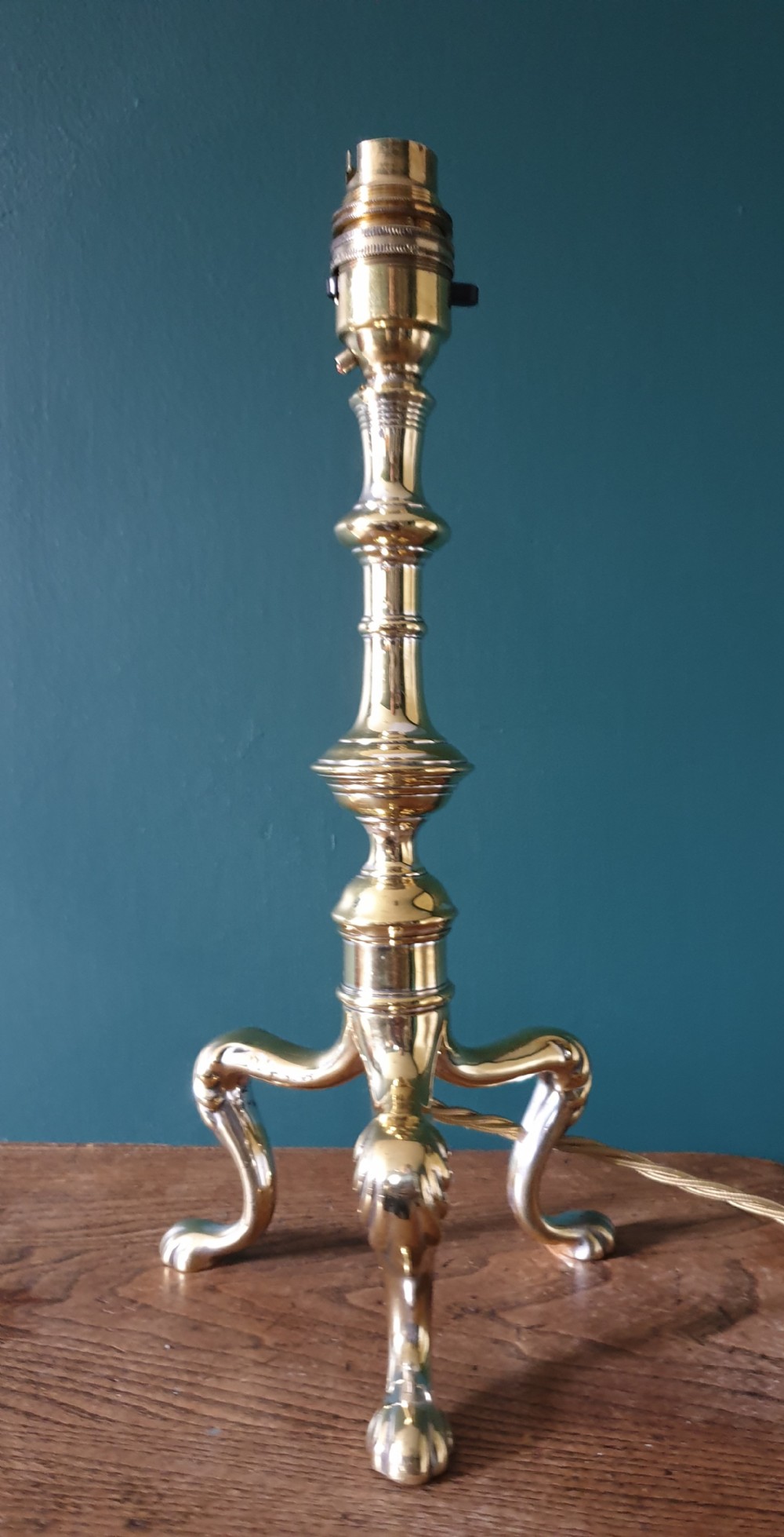 High Quality Victorian Cast Brass Pullman Table Lamp with Registration Mark, Rewired and PAT tested 